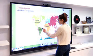 Utiliser l’écran interactif pour des apprentissages collaboratifs à distance