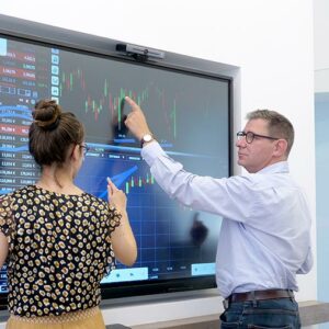 cran interactif dans une salle de réunion