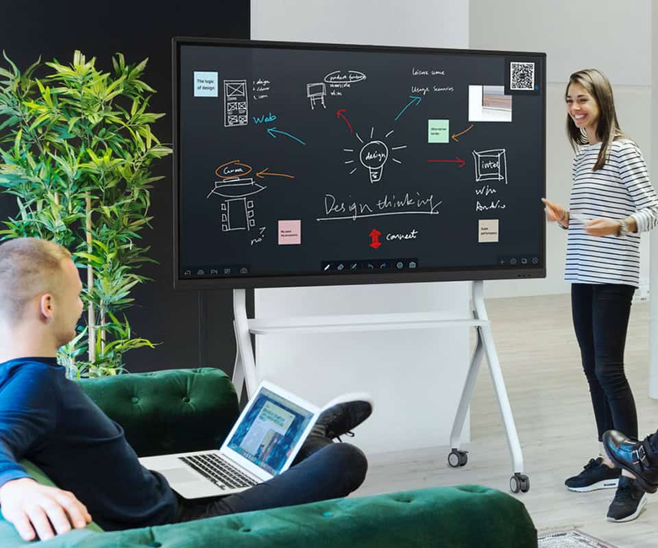 Interactive screen for more interactive virtual exchanges