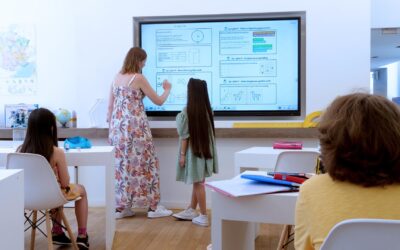 Ab an die interaktive Tafel – wie Smart-White-boards die Schule erobern