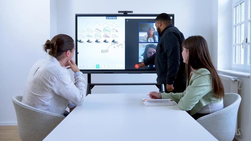 Choosing a touchscreen for businesses and schools