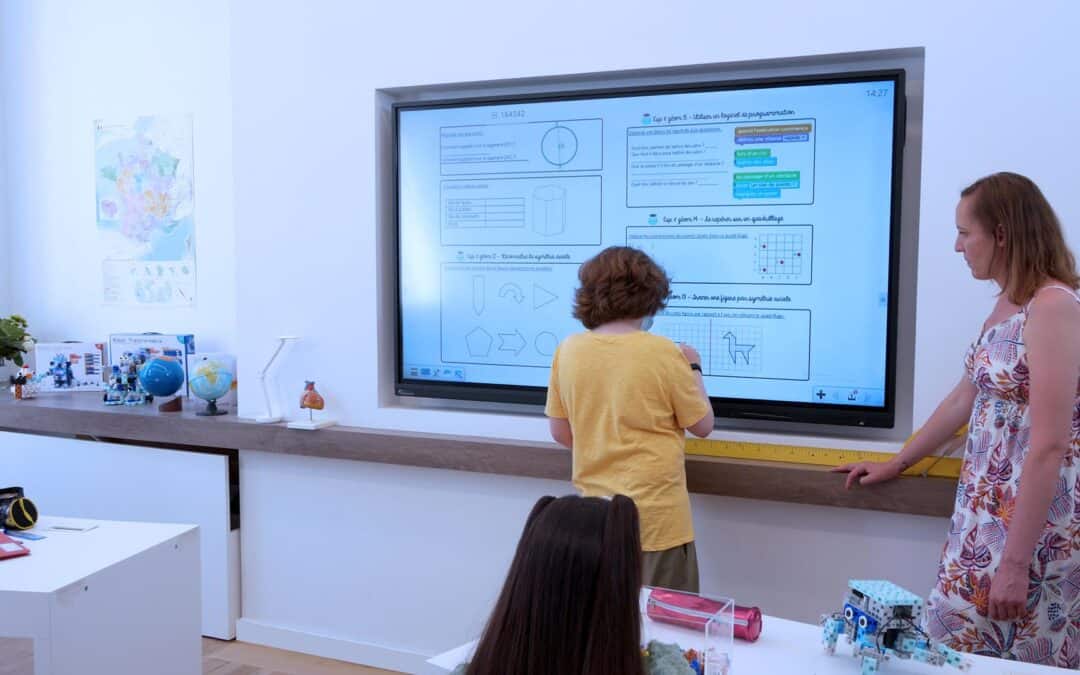 Was muss ein digitales schwarzes Brett in der Schule und Grundschule leisten können?