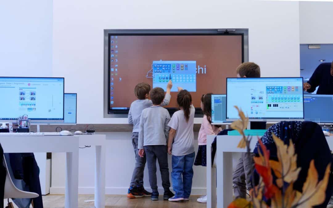 In Schule und Unterricht: Was ist der Unterschied zwischen einem smart-white-board und einem digitalen schwarzen Brett