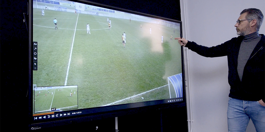 Launch videoconferences with the French football federation on a Speechi interactive display
