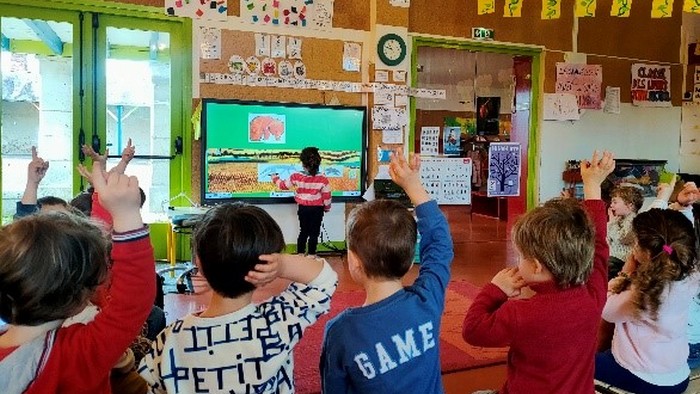 Classe de maternelle qui utilise un écran Speechi Photo : Primàbord