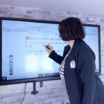 explains how to use its interactive whiteboard Photo: Speechi