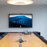 Des salles de réunion mieux optimisées avec de grands écrans interactifs