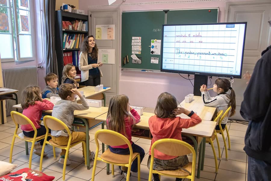 écran tactile interactif du CP au CM2