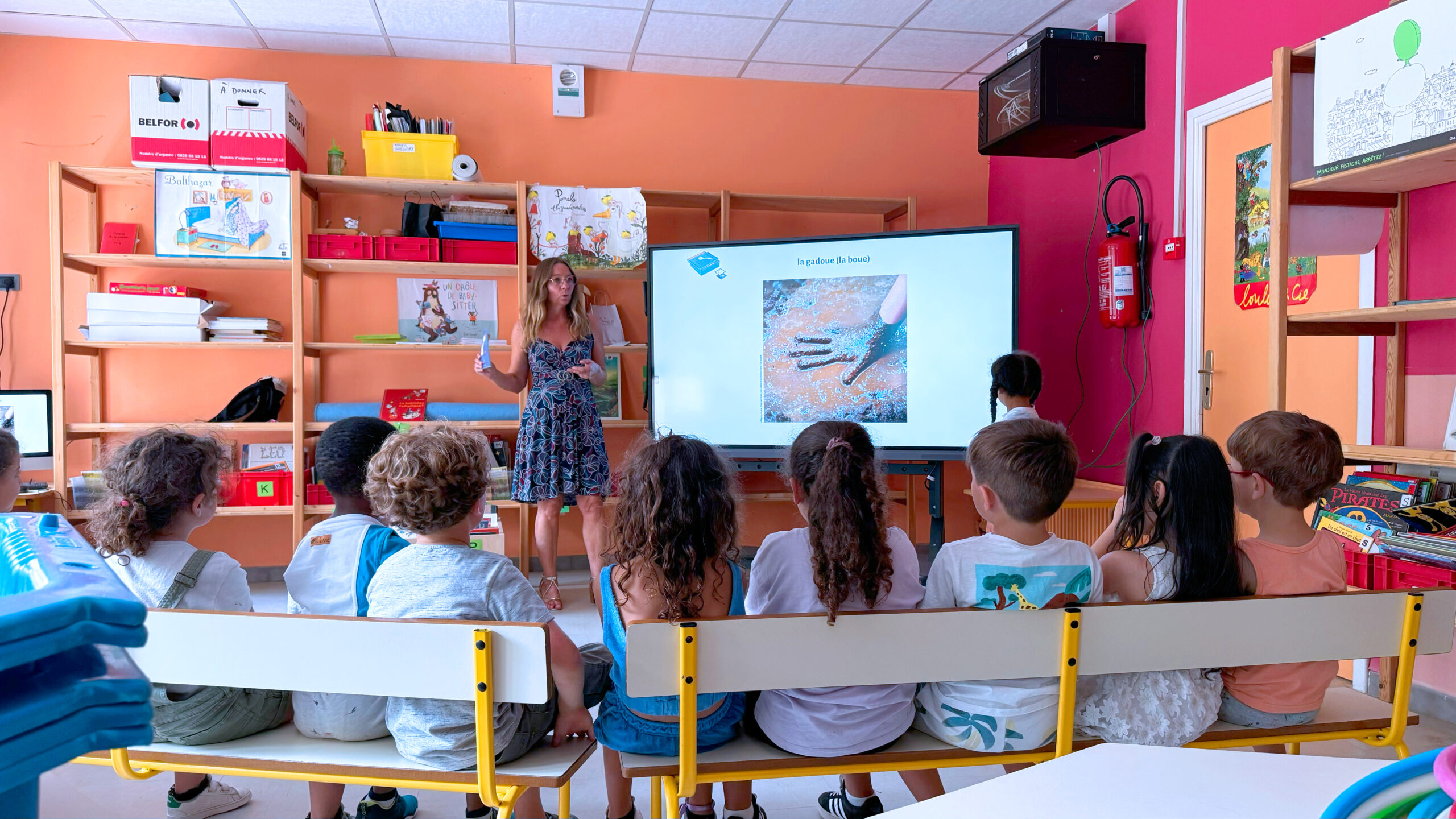 ventajas de una pizarra interactiva para organismos de educación y formación