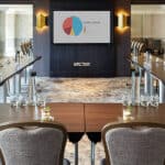 L'écran avec surface tactile pour salle de réunion