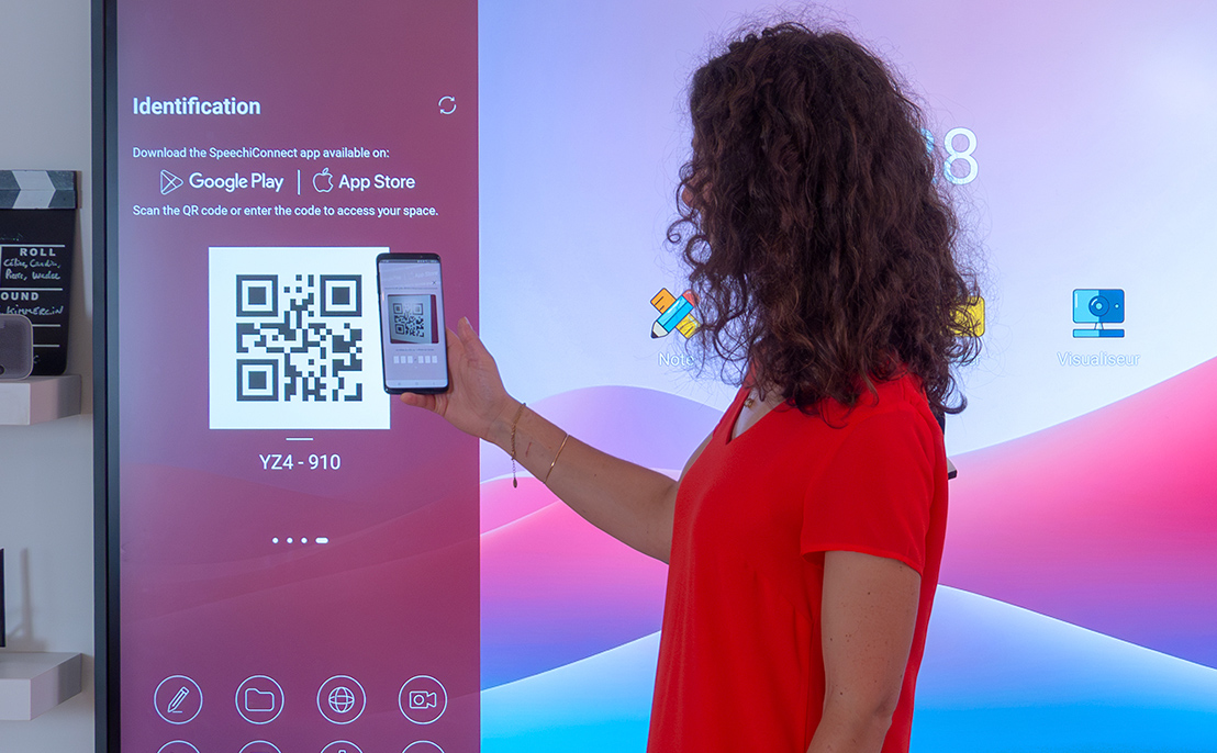L'utilisateur se connecte via smartphone, tablette ou PC rapidement et de façon sécurisée à son espace de travail personnel sur écran interactif