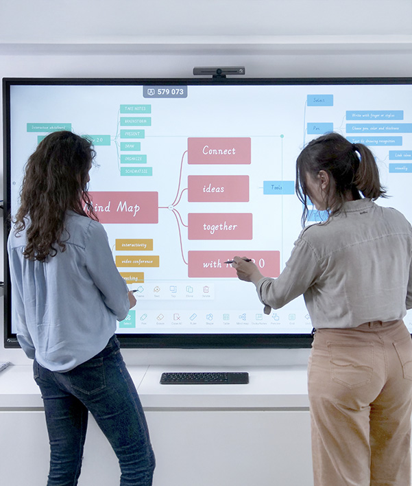 L'écran interactif SuperGlass Pro est collaboratif et permet à plusieurs participants d'interagir sur l'écran en même temps