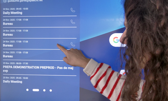 L'utilisateur affiche son agenda de la journée et lance une visioconférence d'un simple clic en appuyant sur l'icône téléphone