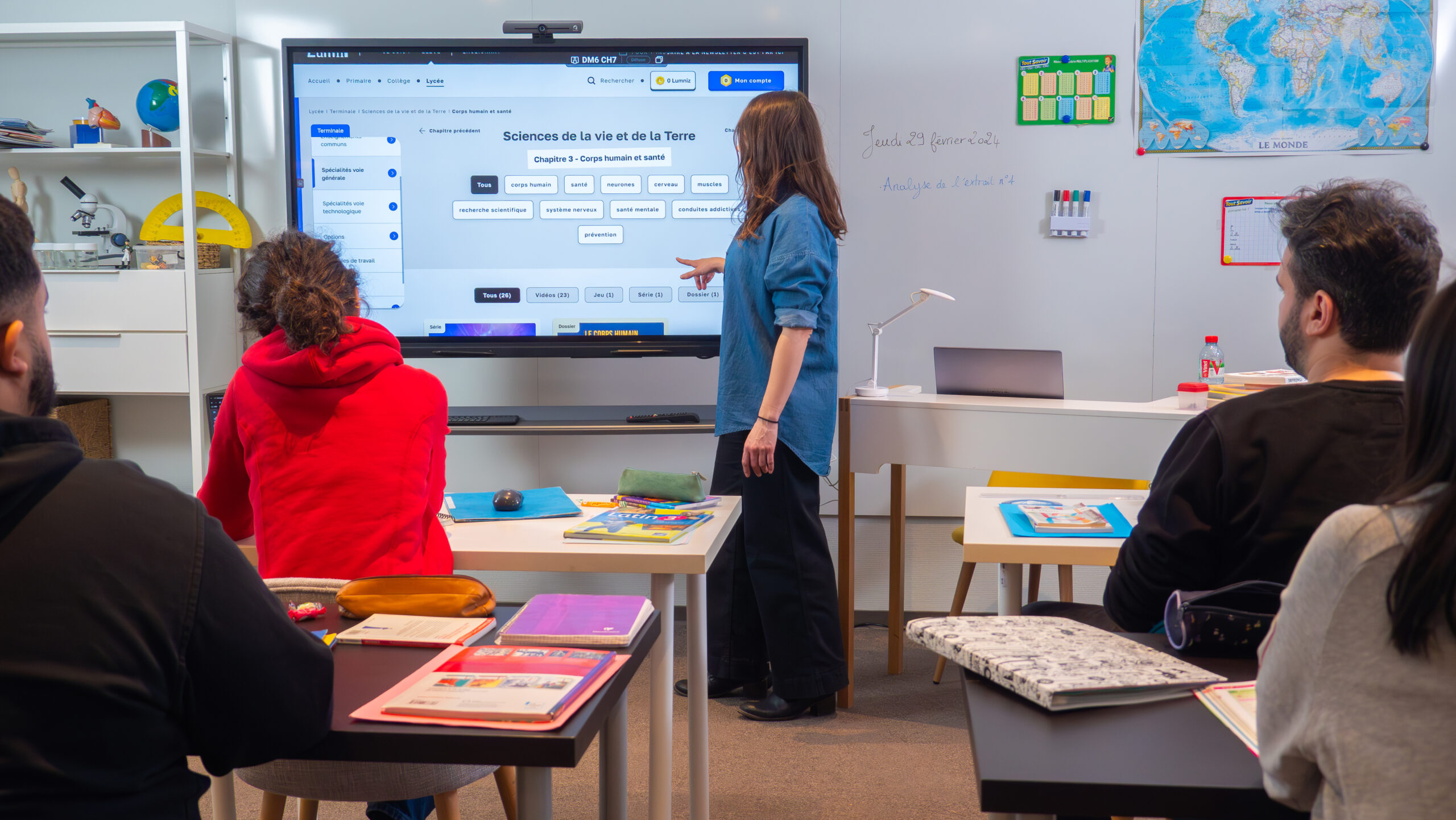 utiliser les écrans interactifs comme interface tactile pour école
