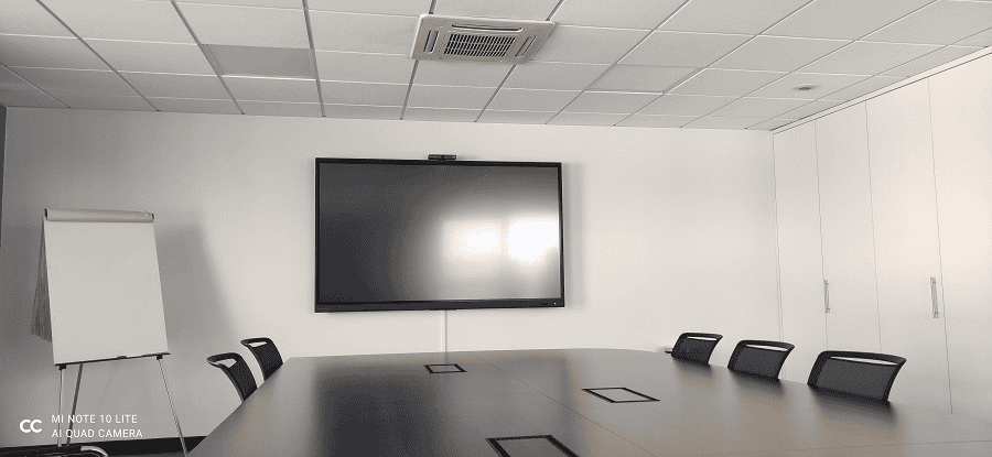 Digitales Wanddisplay mit Speechi