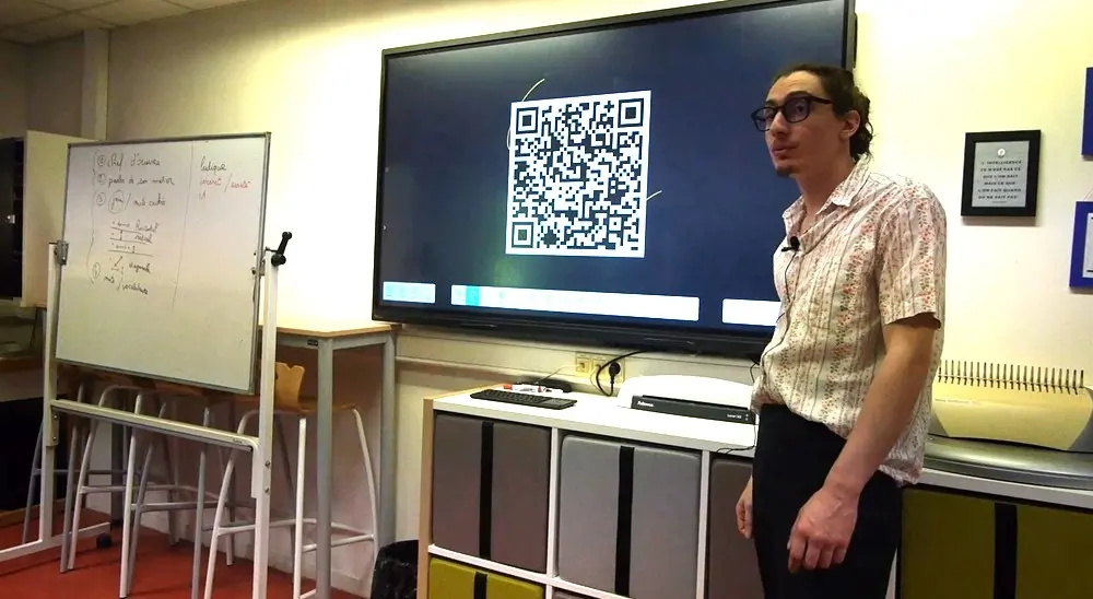 Scan the lesson and share it with your students using the QR code on the whiteboard Note Scan the lesson and share it with your students using the QR code on the whiteboard Note
