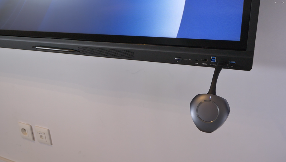 Branchez le transmetteur à l'écran interactif