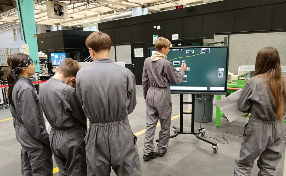 Trabajo de iniciación al cableado neumático en la pizarra digital Note