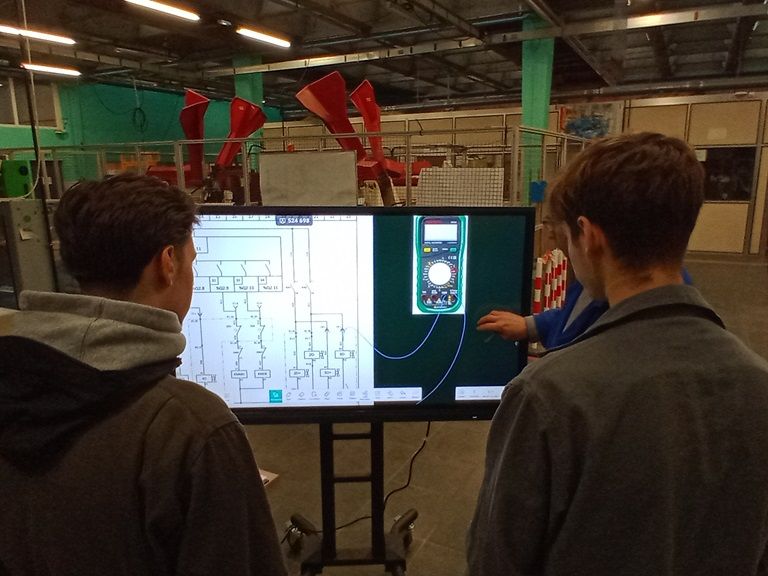 Machine diagnostic exercises on a Speechi interactive screen 