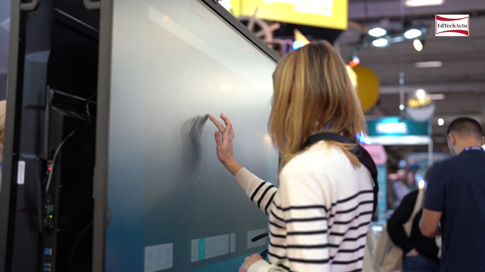 La pantalla interactiva Speechi en la feria Educatech