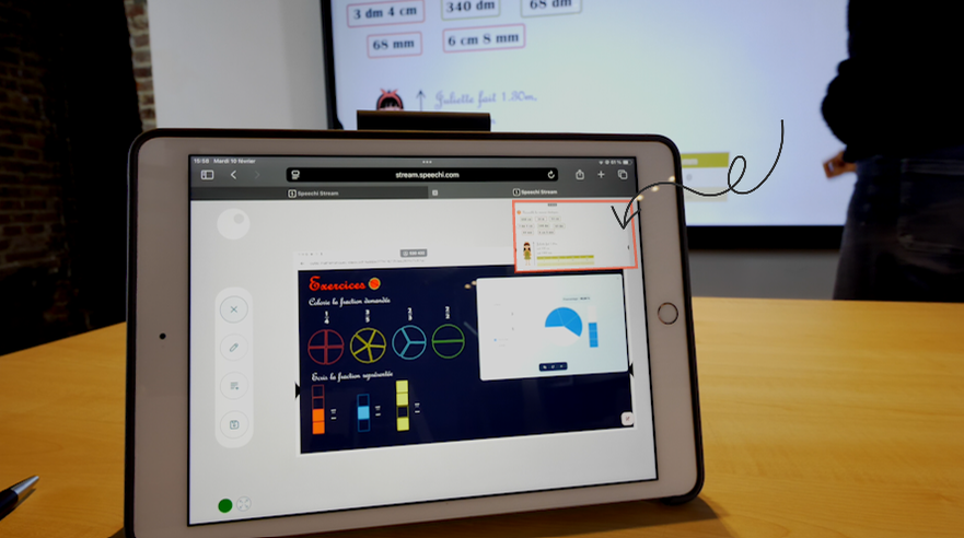 La vue live de l'écran interactif en haut à droite