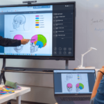 Les étapes d'installation d'un ordinateur de bureau à un écran interactif