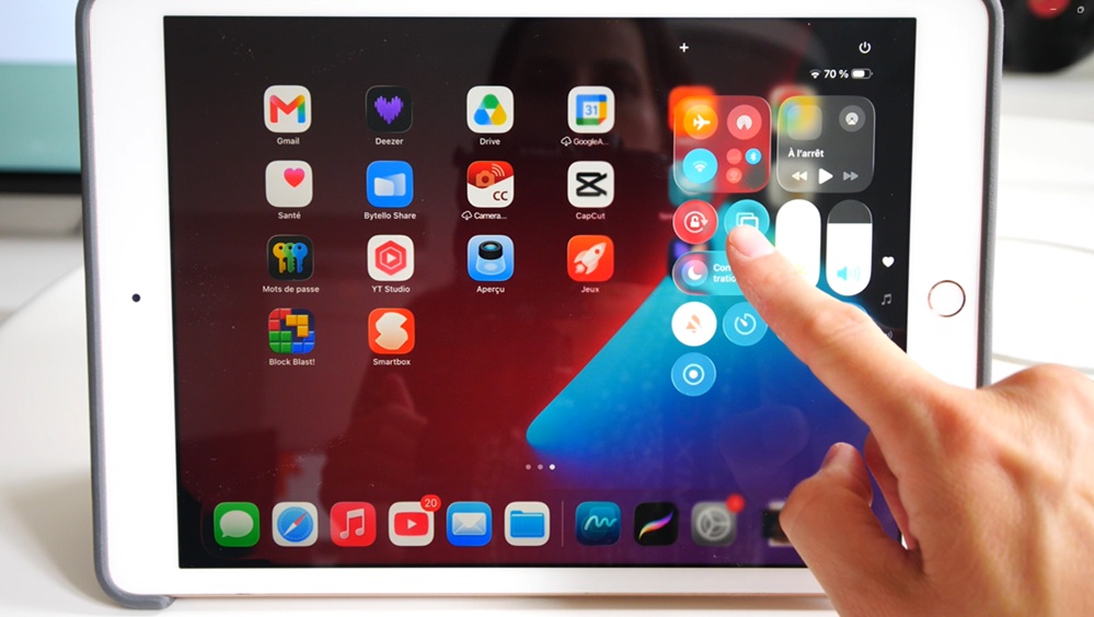 Ouvrir le menu de l'iPad et cliquer sur la Recopie d'écran