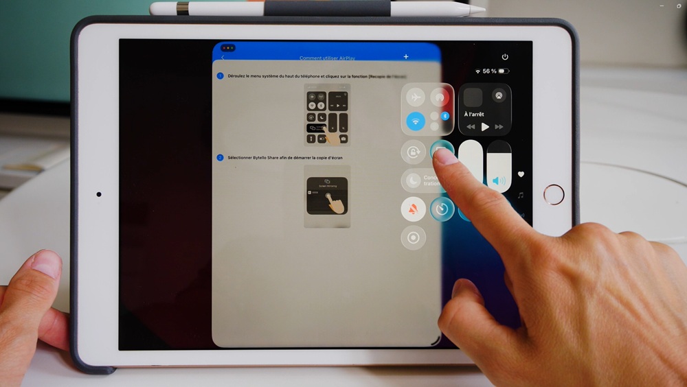 Ouvrir le menu de l'iPad et cliquer sur Recopie d'écran