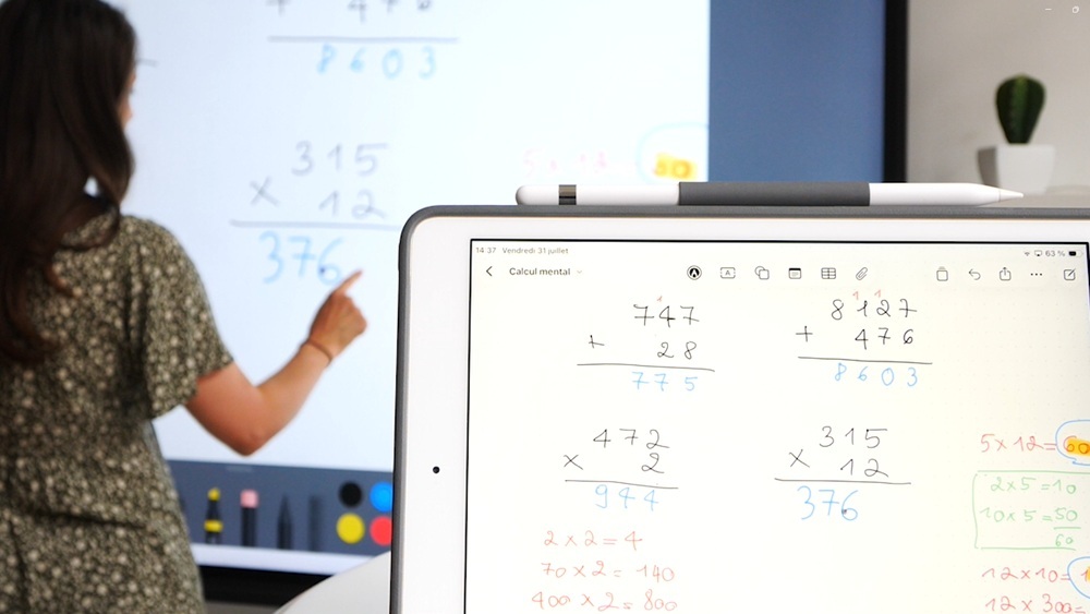 Interagir sur son iPad projeté sur l'écran interactif SPeechi 
