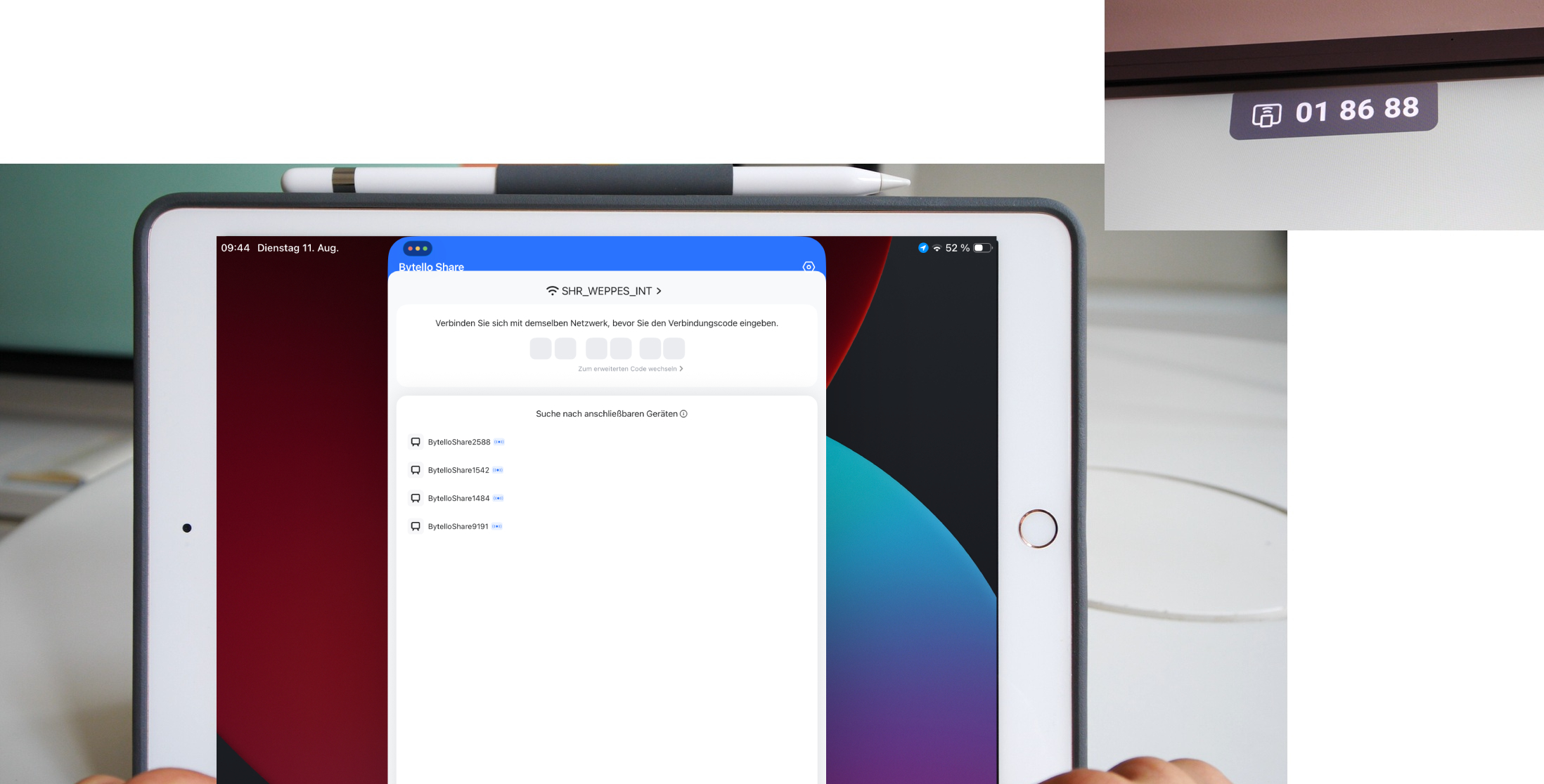 Geben Sie in Bytello Share den Code ein, der oben auf Ihrem interaktiven Display angezeigt wird